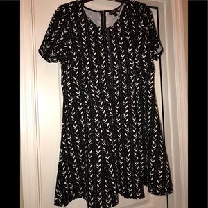 Black/White print dress